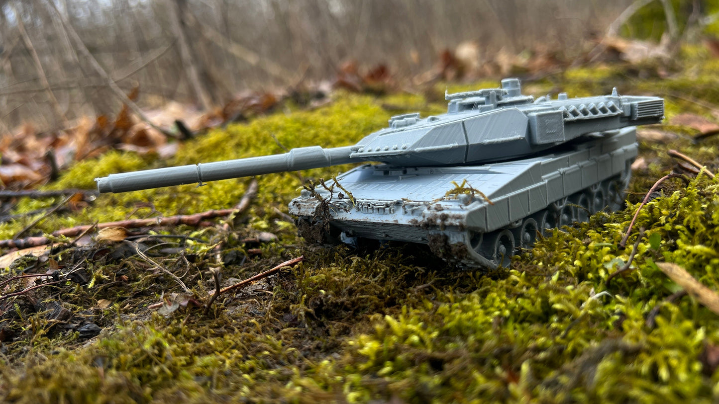 Detailed Leopard 2A7V Tank Model for Modern Warfare Enthusiasts - Tabletop Decor Diorama