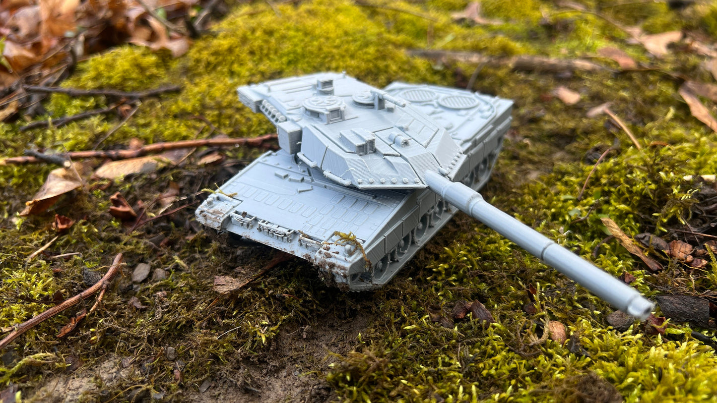 Detailed Leopard 2A7V Tank Model for Modern Warfare Enthusiasts - Tabletop Decor Diorama
