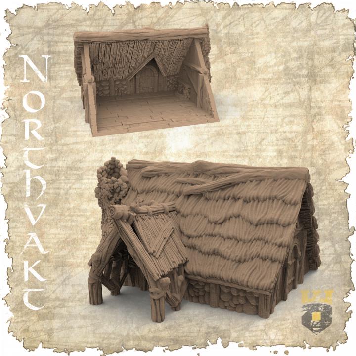 "Explore the life of a Viking with this accurately modeled Common House, featuring a detailed interior and rugged exterior, perfect for historical tabletop games."