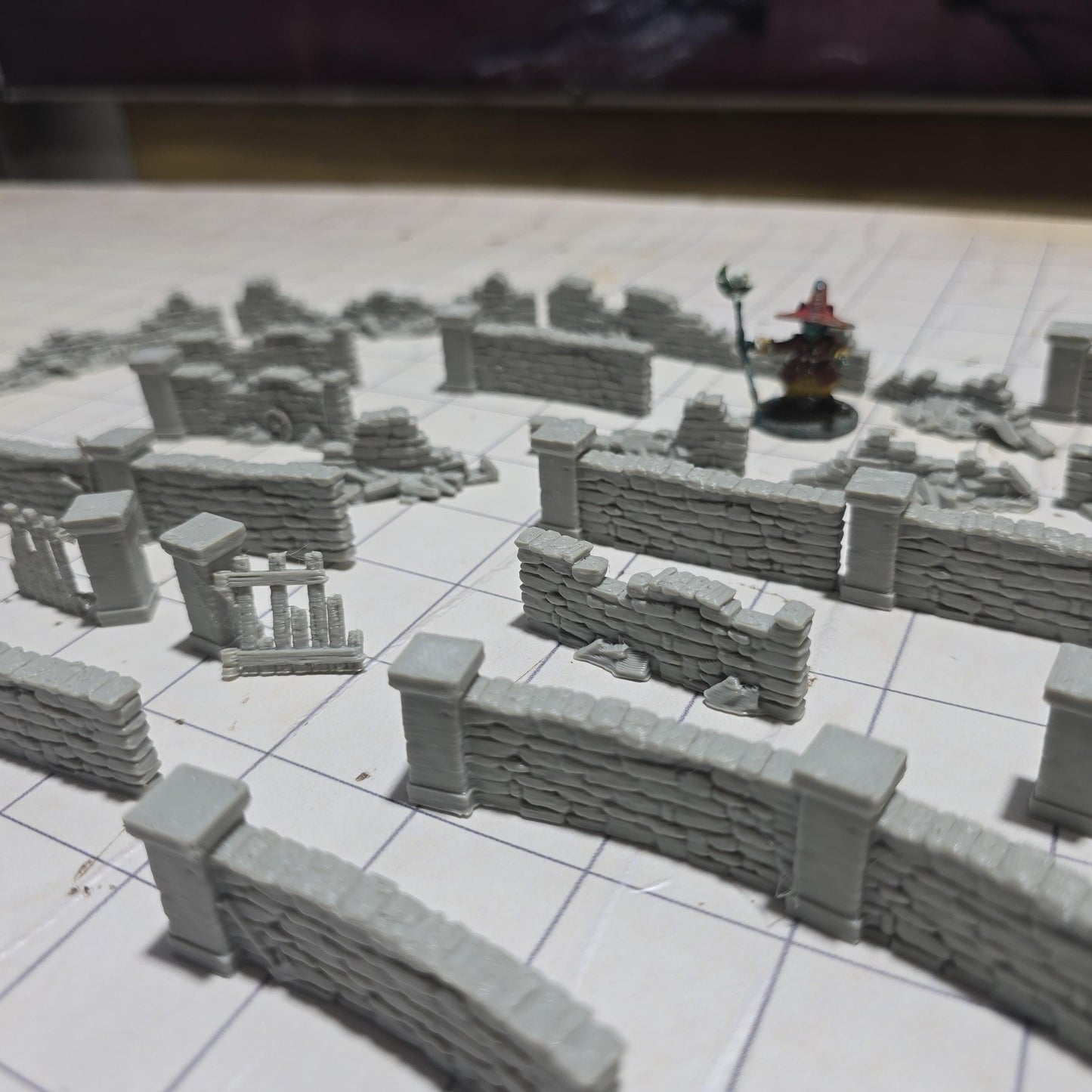 Stone Crumbled Walls: Versatile Barrier Set for D&D, Model Railroading, and Wargaming