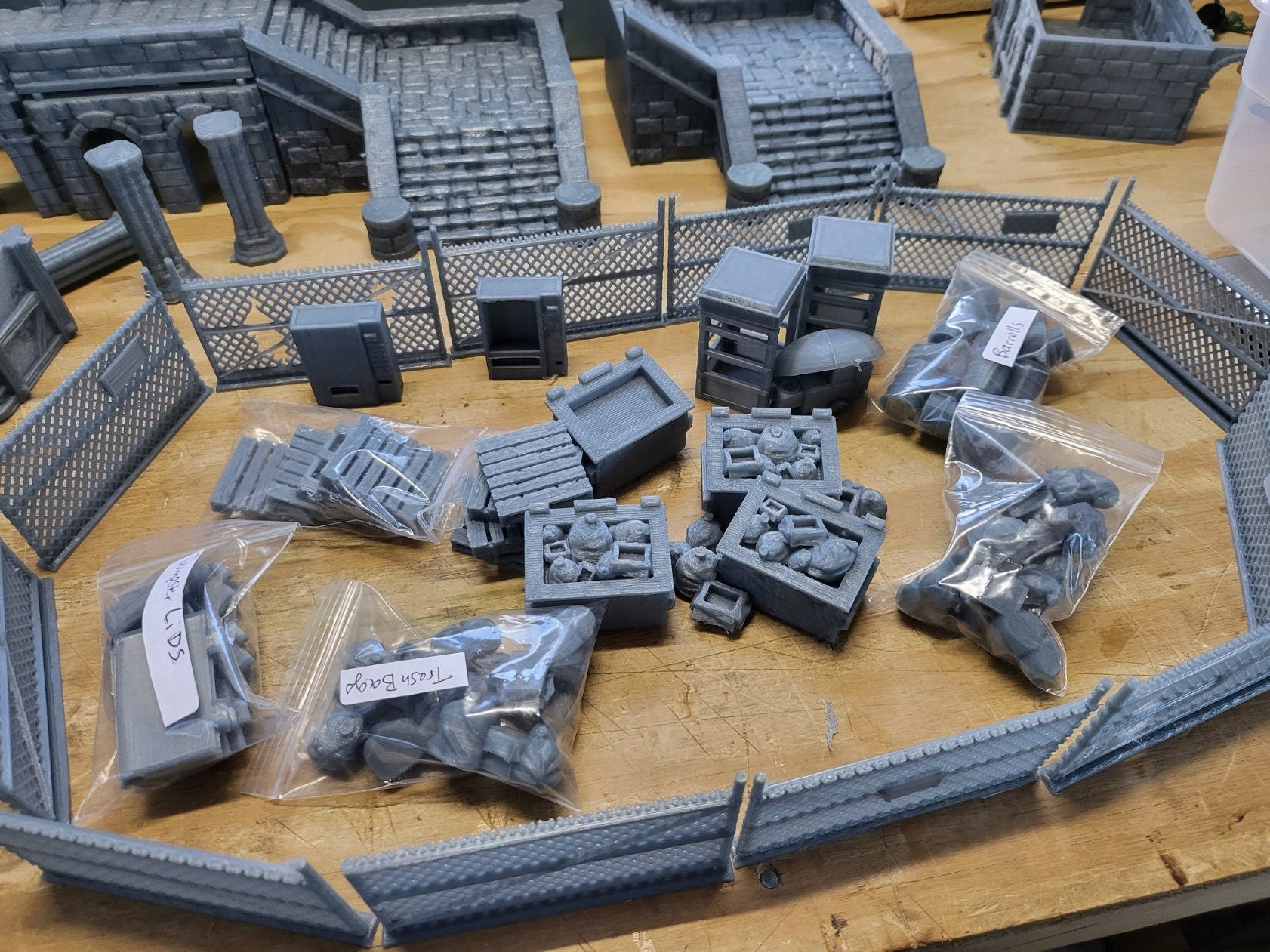 Dumpster, Pole, Alley, STreet Corner, Gift, Fences, fence, fencing, trash, garbage, debris, street terrain, urban terrain, warhammer terrain, warhammer streets, wargaming, war terrain, gaming terrain