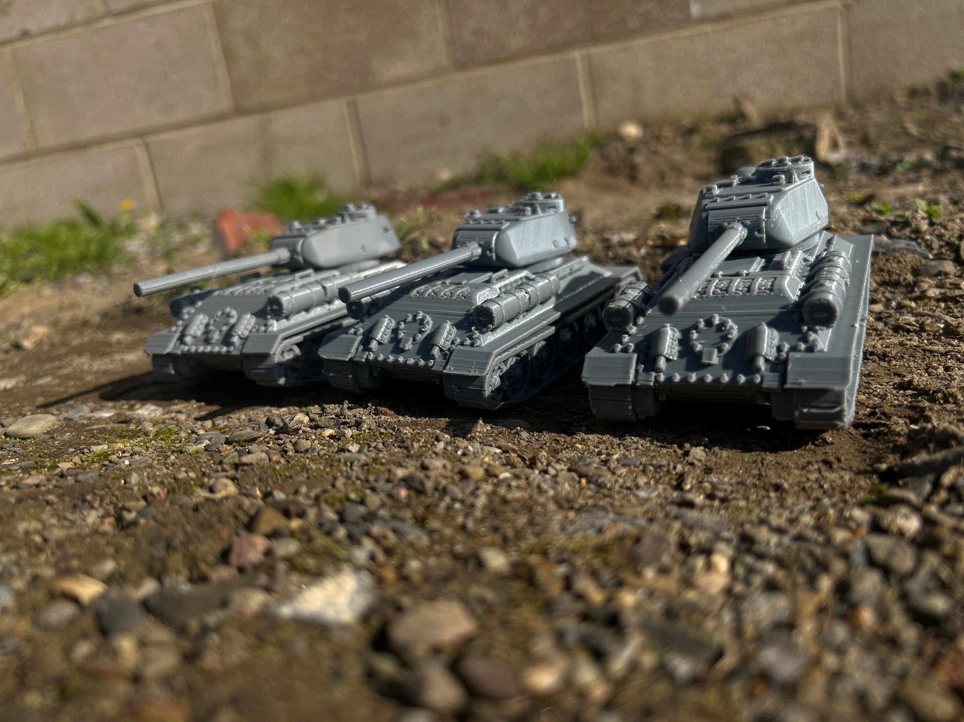 Detailed Soviet WW2 tank models for tabletop gaming, including T-34-85, T-34-57, and IS-1, showcasing historical accuracy and intricate design.