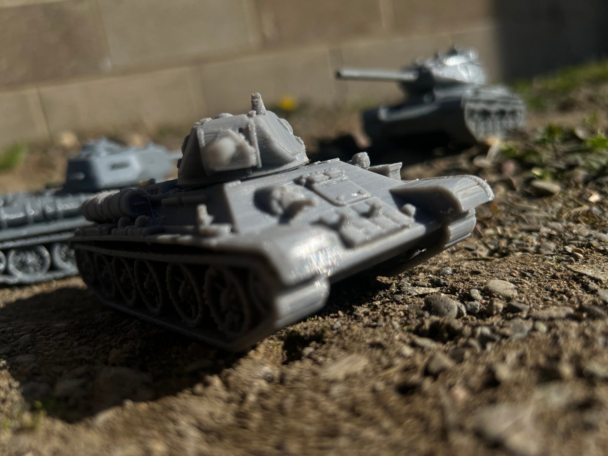 Detailed Soviet WW2 tank models for tabletop gaming, including T-34-85, T-34-57, and IS-1, showcasing historical accuracy and intricate design.