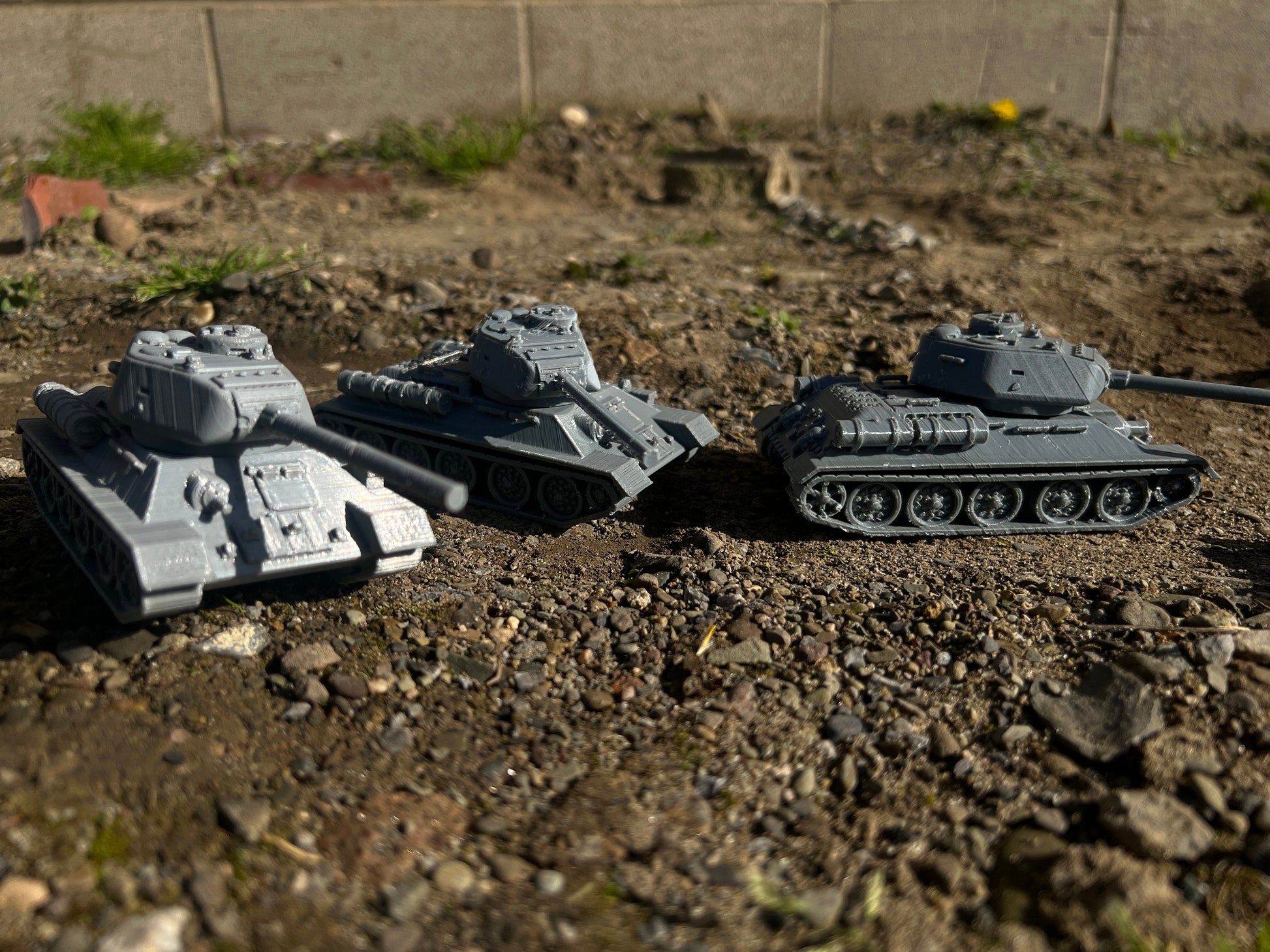 Detailed Soviet WW2 tank models for tabletop gaming, including T-34-85, T-34-57, and IS-1, showcasing historical accuracy and intricate design.