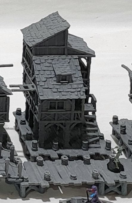 DnD Miniature, 40k Terrain,Train Terrain,Tabletop Town,Tabletop Game,Dnd Table,DND Terrain,DND Miniatures,gaming terrain,28mm Terrain,Briarwood,inn,tavern