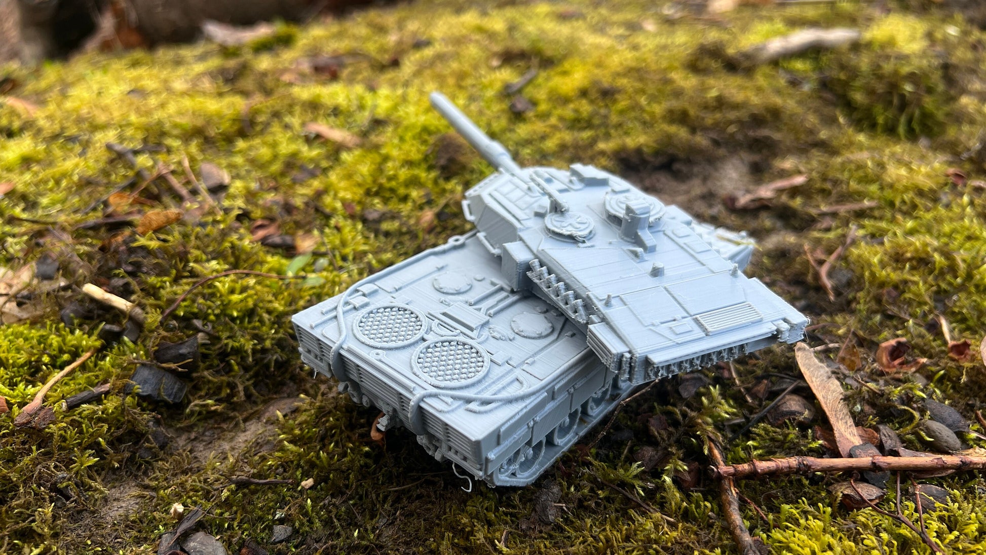 Detailed Leopard 2A7V Tank Model for Modern Warfare Enthusiasts - Tabletop Decor Diorama