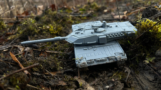 Detailed Leopard 2A7V Tank Model for Modern Warfare Enthusiasts - Tabletop Decor Diorama