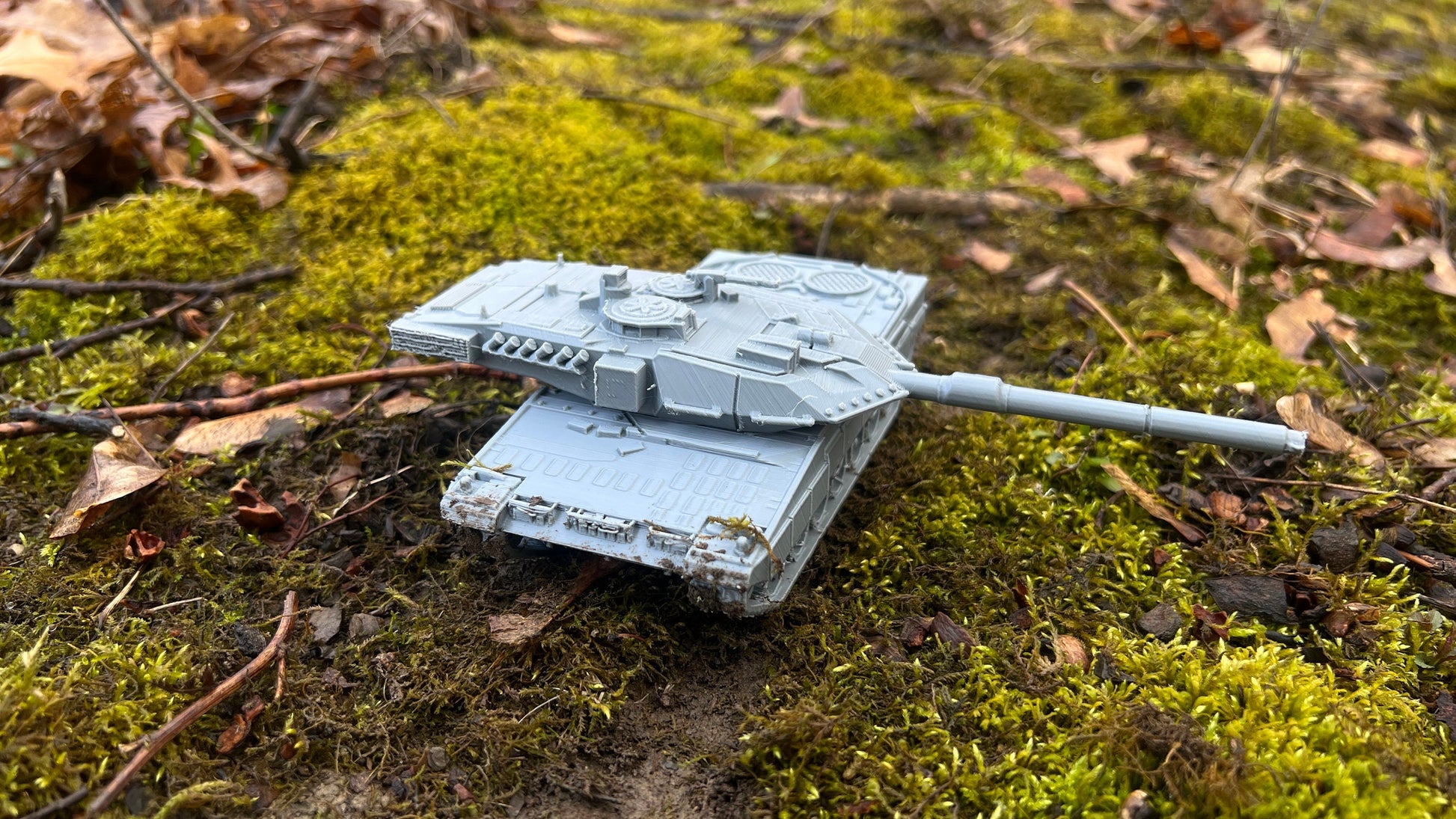 Detailed Leopard 2A7V Tank Model for Modern Warfare Enthusiasts - Tabletop Decor Diorama