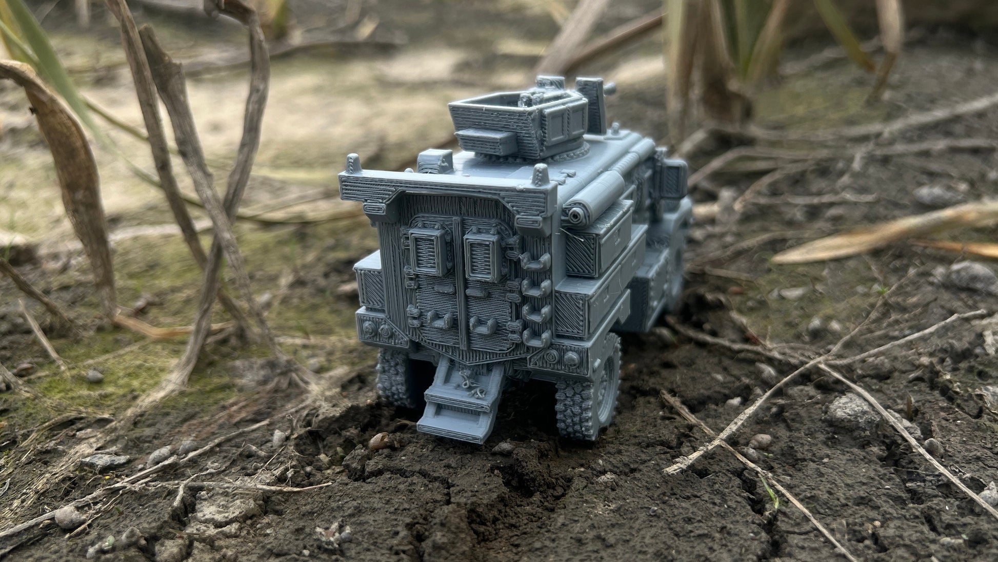 Cougar MRAP 4x4: Modern Military Armored Vehicle for Model Railroading, and Wargaming, Op Boards