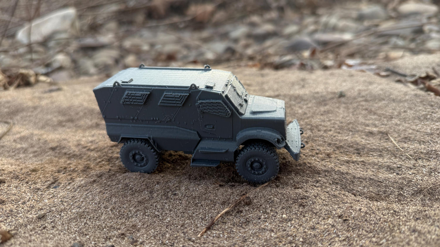 MAXXPRO MRAP 4x4: Modern Military Armored Vehicle for Model Railroading, and Wargaming, Op Boards