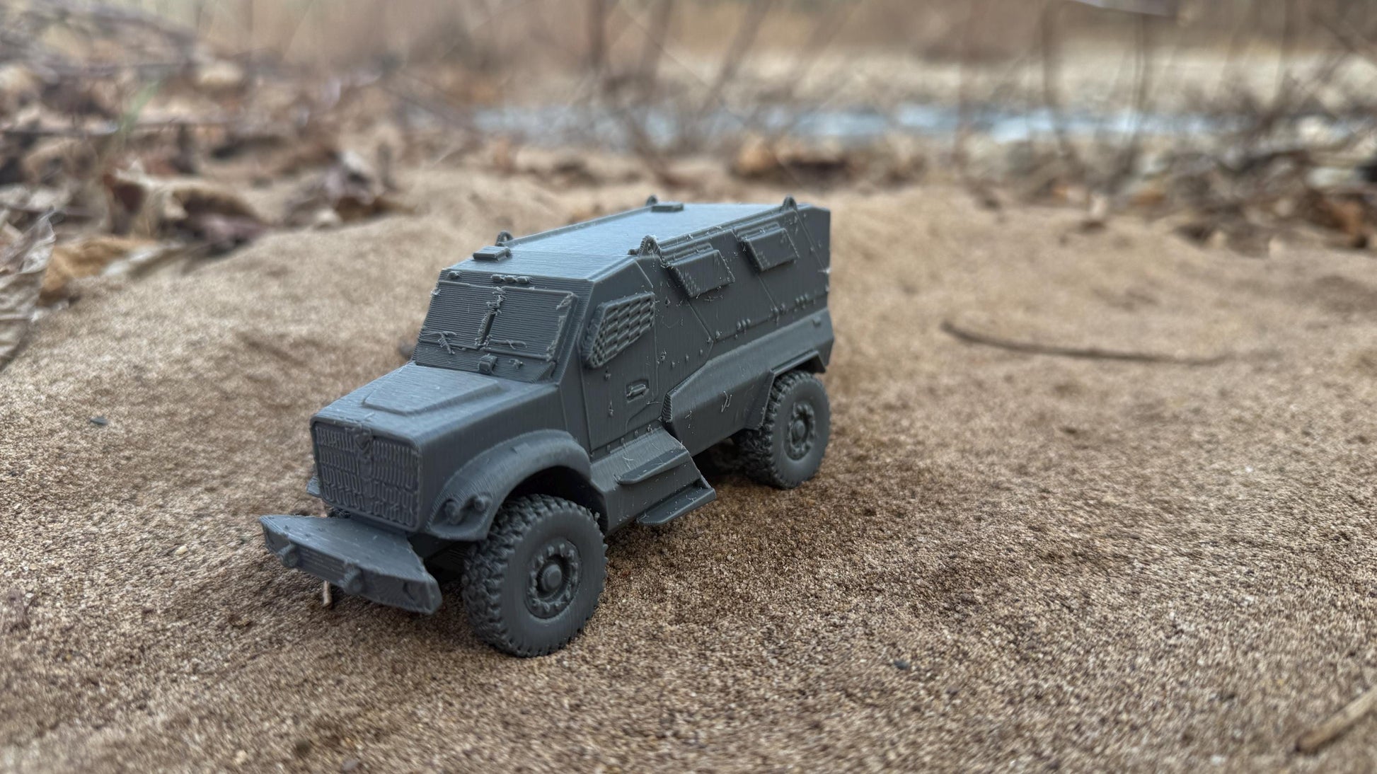 MAXXPRO MRAP 4x4: Modern Military Armored Vehicle for Model Railroading, and Wargaming, Op Boards