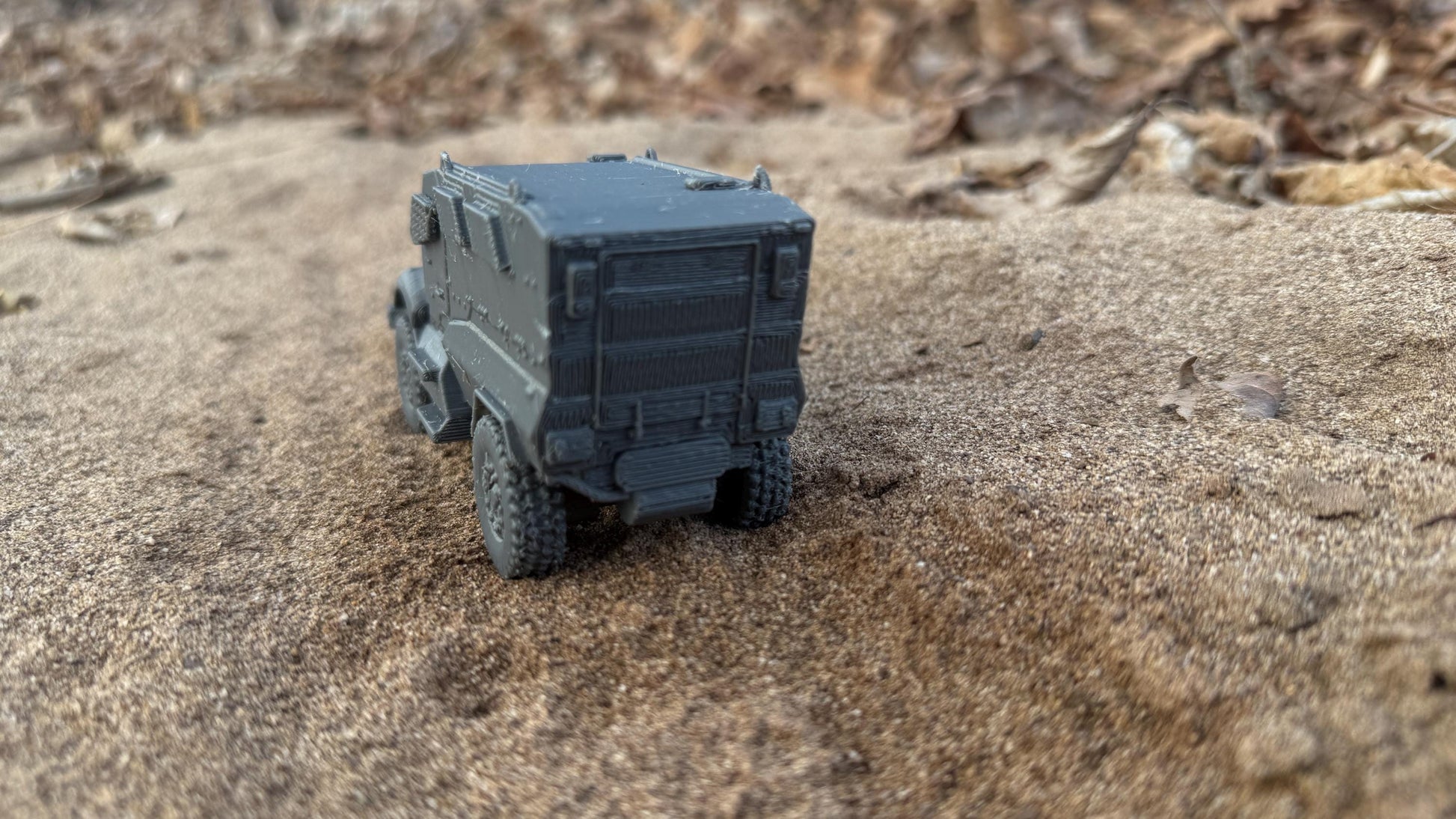 MAXXPRO MRAP 4x4: Modern Military Armored Vehicle for Model Railroading, and Wargaming, Op Boards
