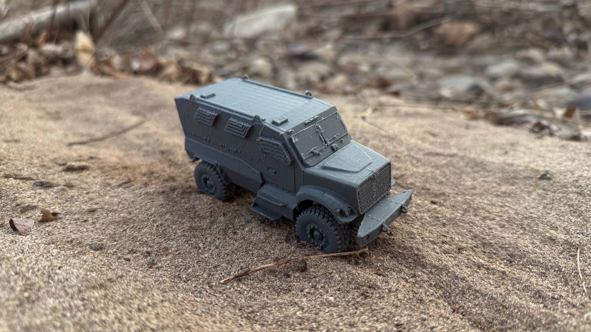 MAXXPRO MRAP 4x4: Modern Military Armored Vehicle for Model Railroading, and Wargaming, Op Boards