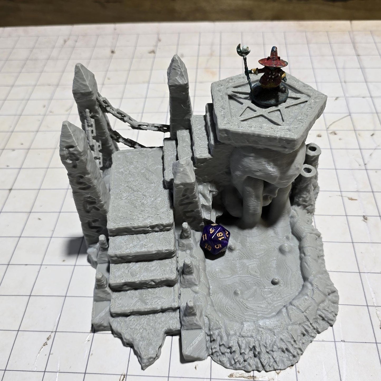 Chaos Crying Head Altar, 28mm