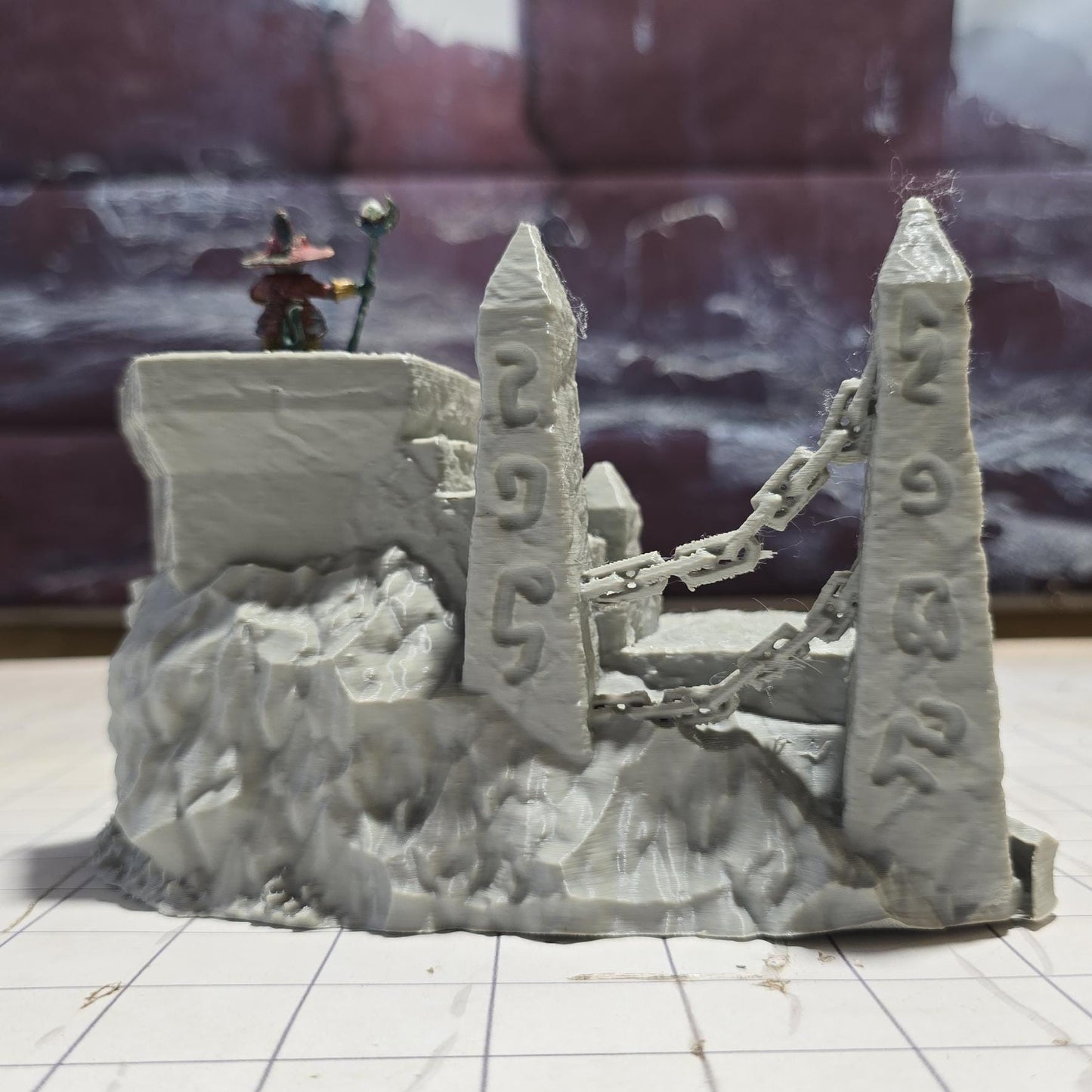 Chaos Crying Head Altar, 28mm