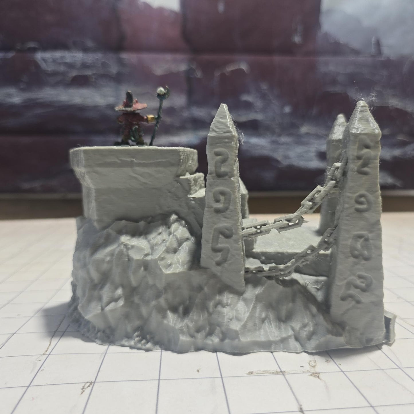 Chaos Crying Head Altar, 28mm