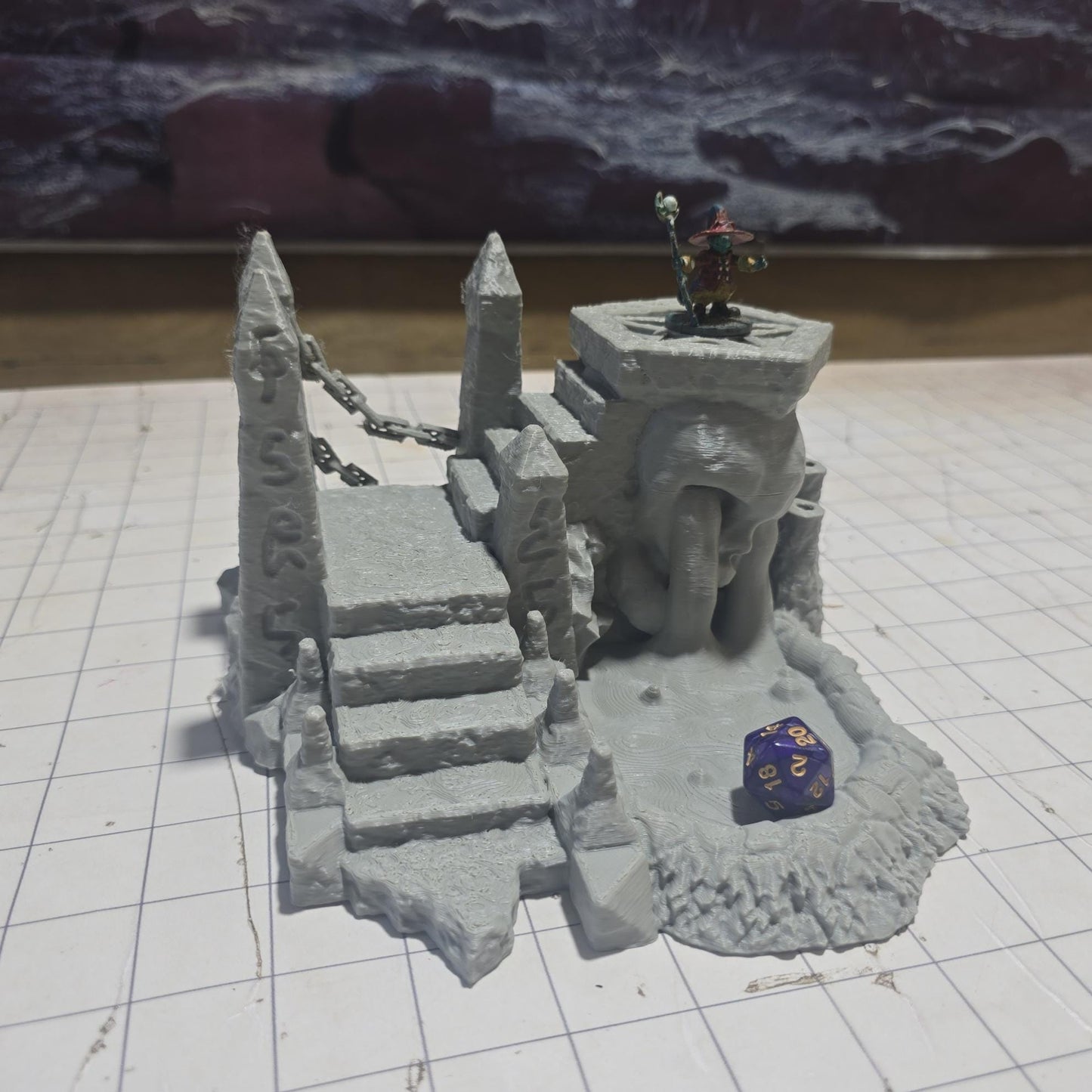 Chaos Crying Head Altar, 28mm