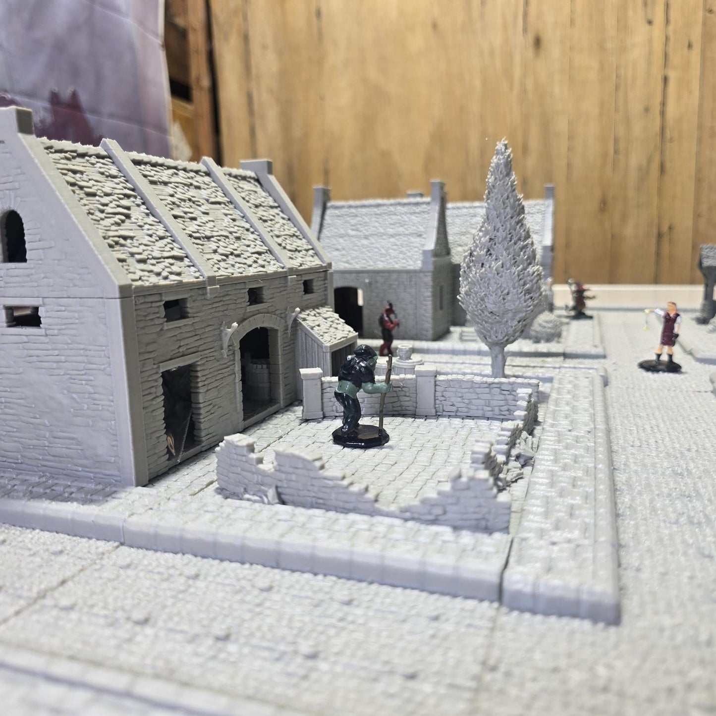 Step into the Greendale Colonial Village, a fully playable 28mm tabletop town. With cobblestone streets, detailed scatter, and four unique starter blocks, this set is ready for storytelling straight out of the box — and fully expandable with 25+ future buildings, a castle, and fortifications.