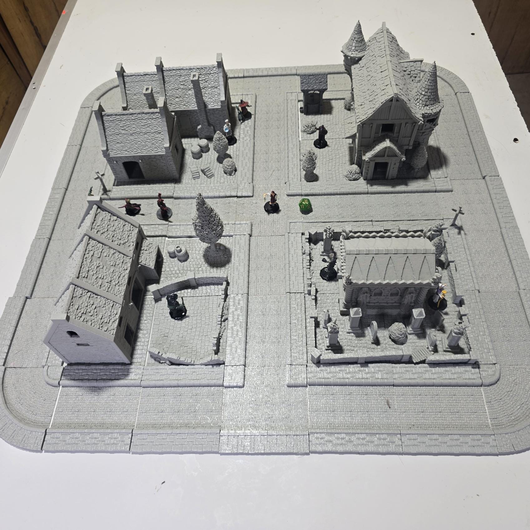 Step into the Greendale Colonial Village, a fully playable 28mm tabletop town. With cobblestone streets, detailed scatter, and four unique starter blocks, this set is ready for storytelling straight out of the box — and fully expandable with 25+ future buildings, a castle, and fortifications.