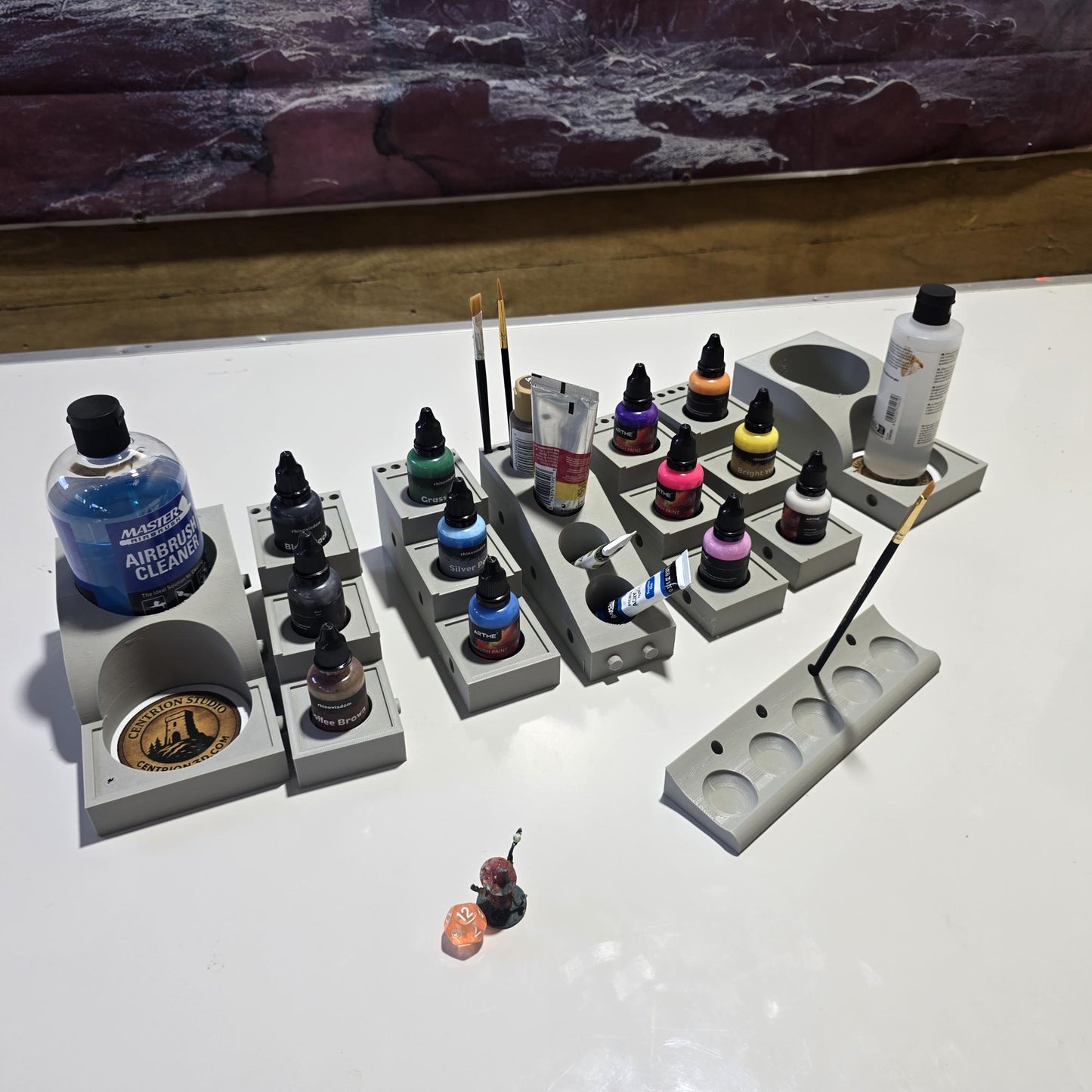 Artist paint station for model builders and tabletop gamers