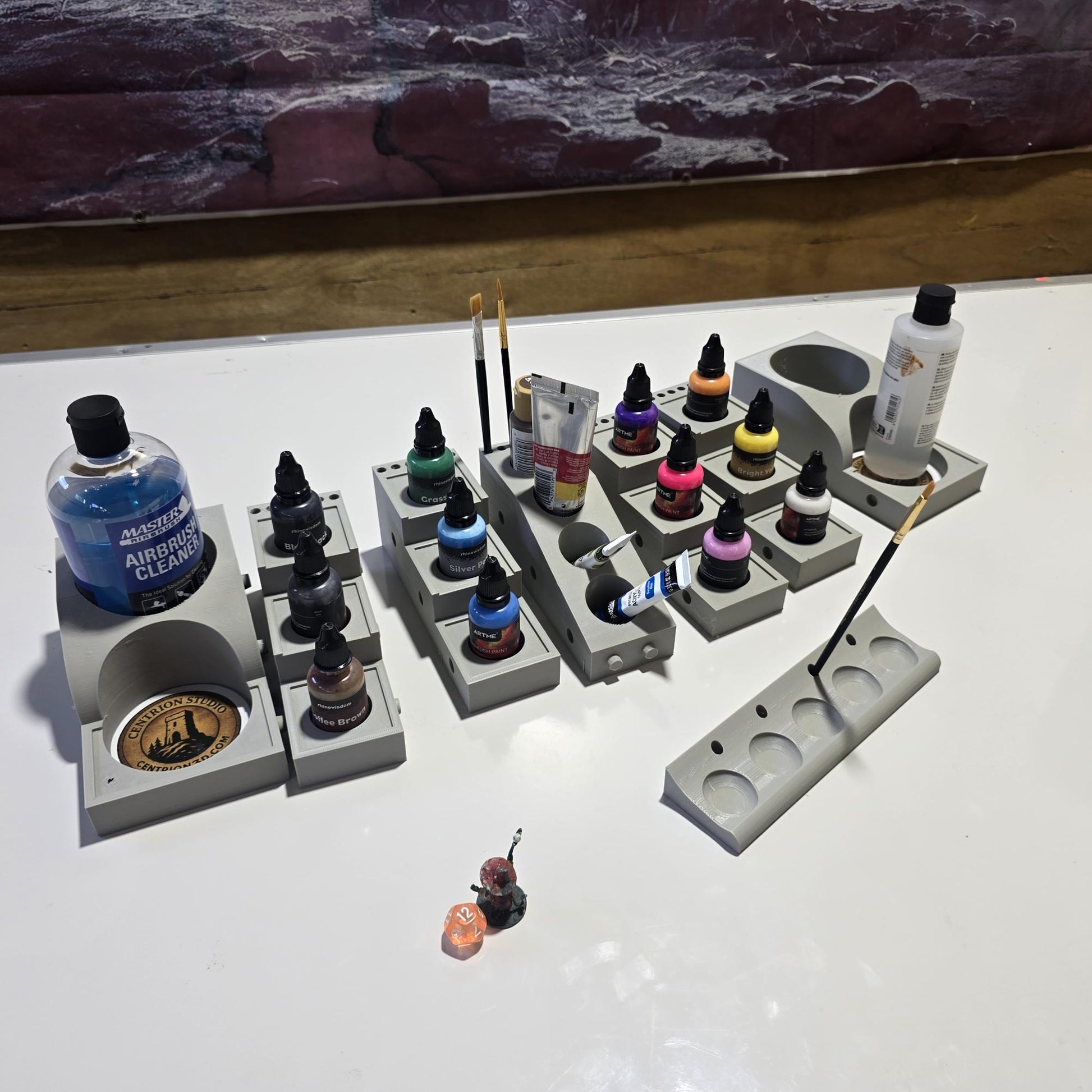 Artist paint station for model builders and tabletop gamers