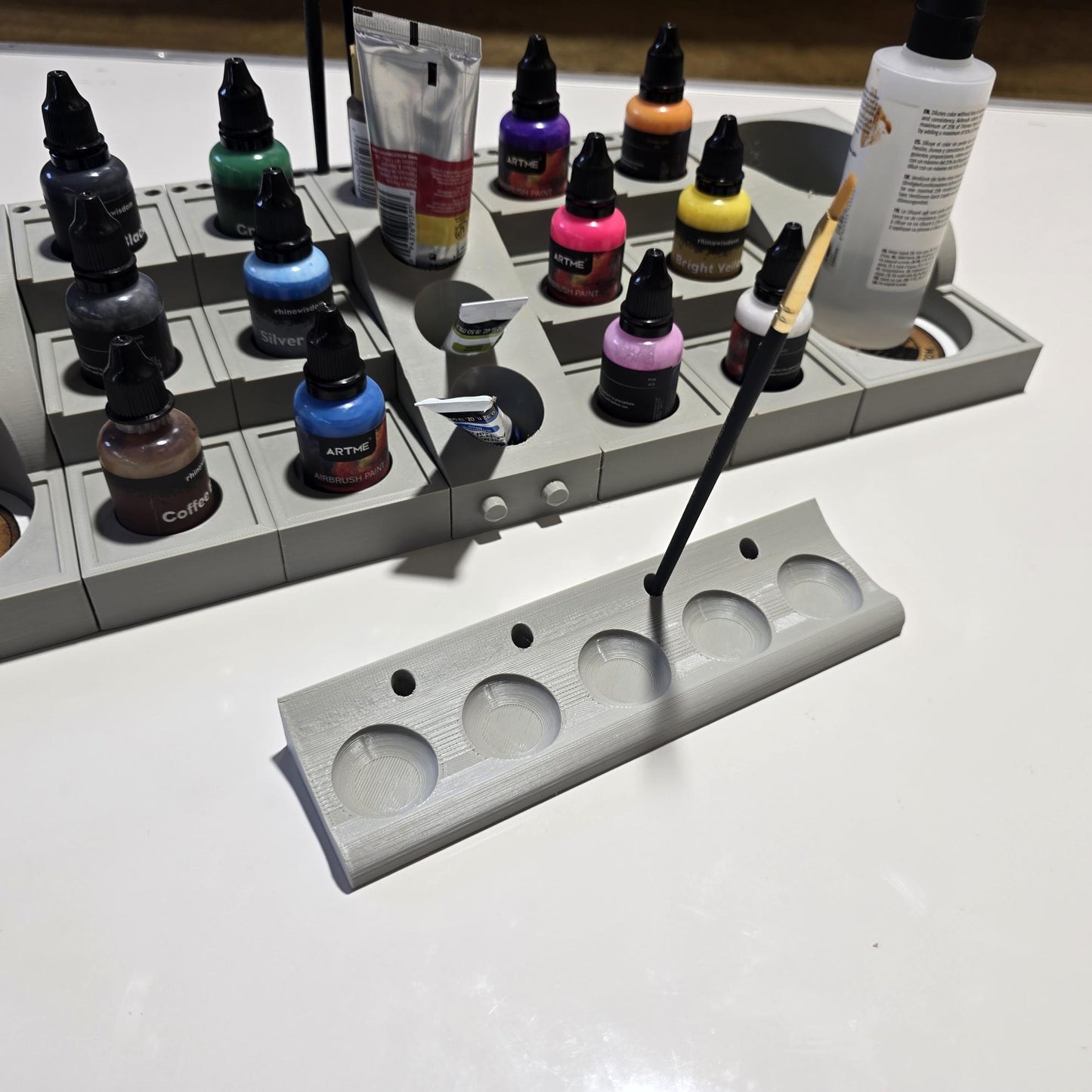 Miniature painting workspace with modular gray PLA trays