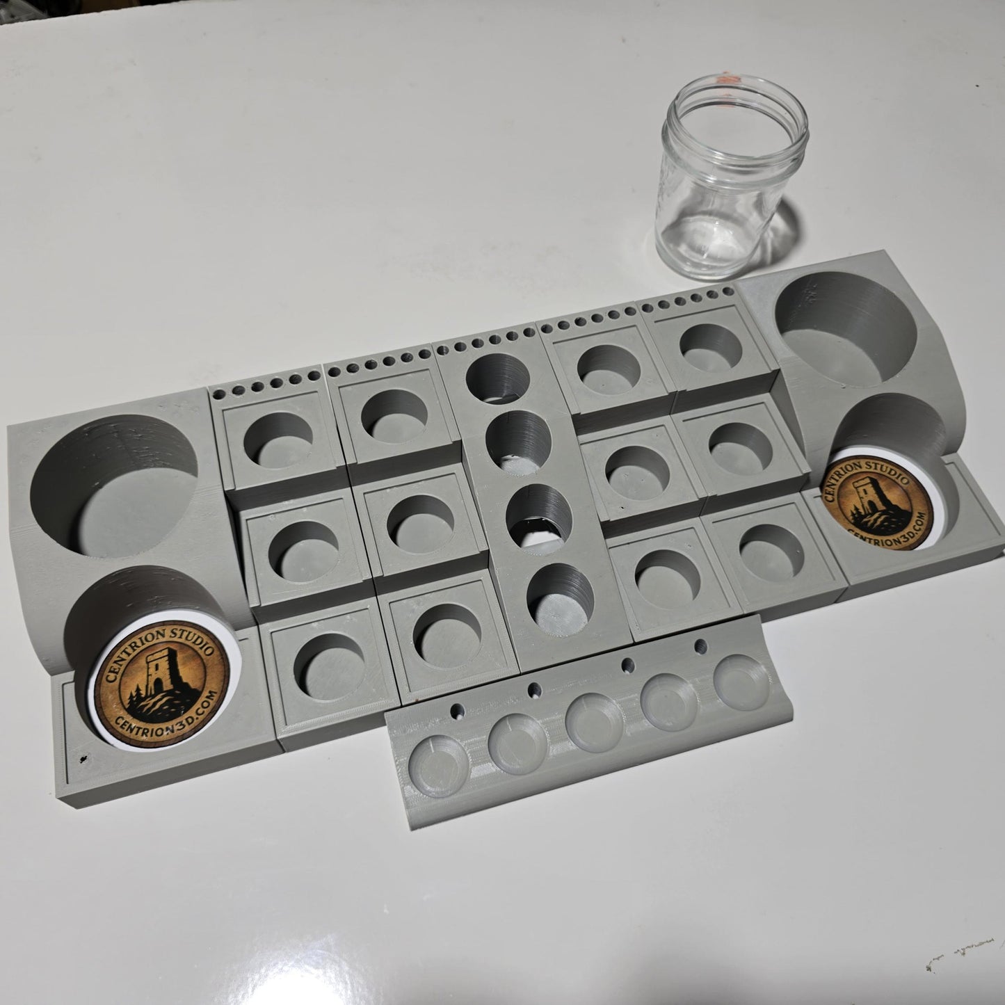 Artist paint station for model builders and tabletop gamers