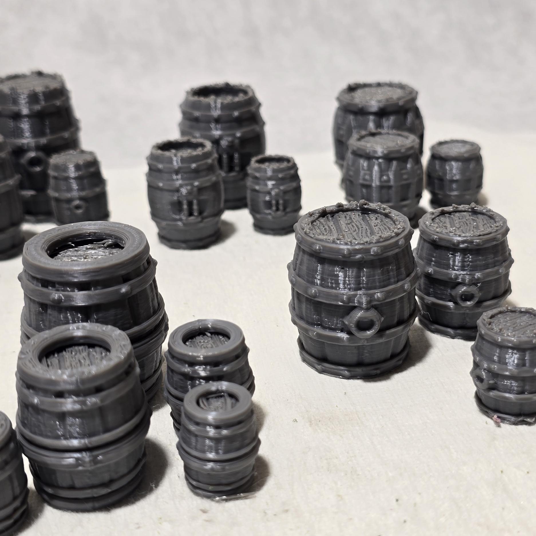 Barrel Scatter Set – 9 Unique Barrel Designs × 3 Sizes – 28mm Fantasy Terrain