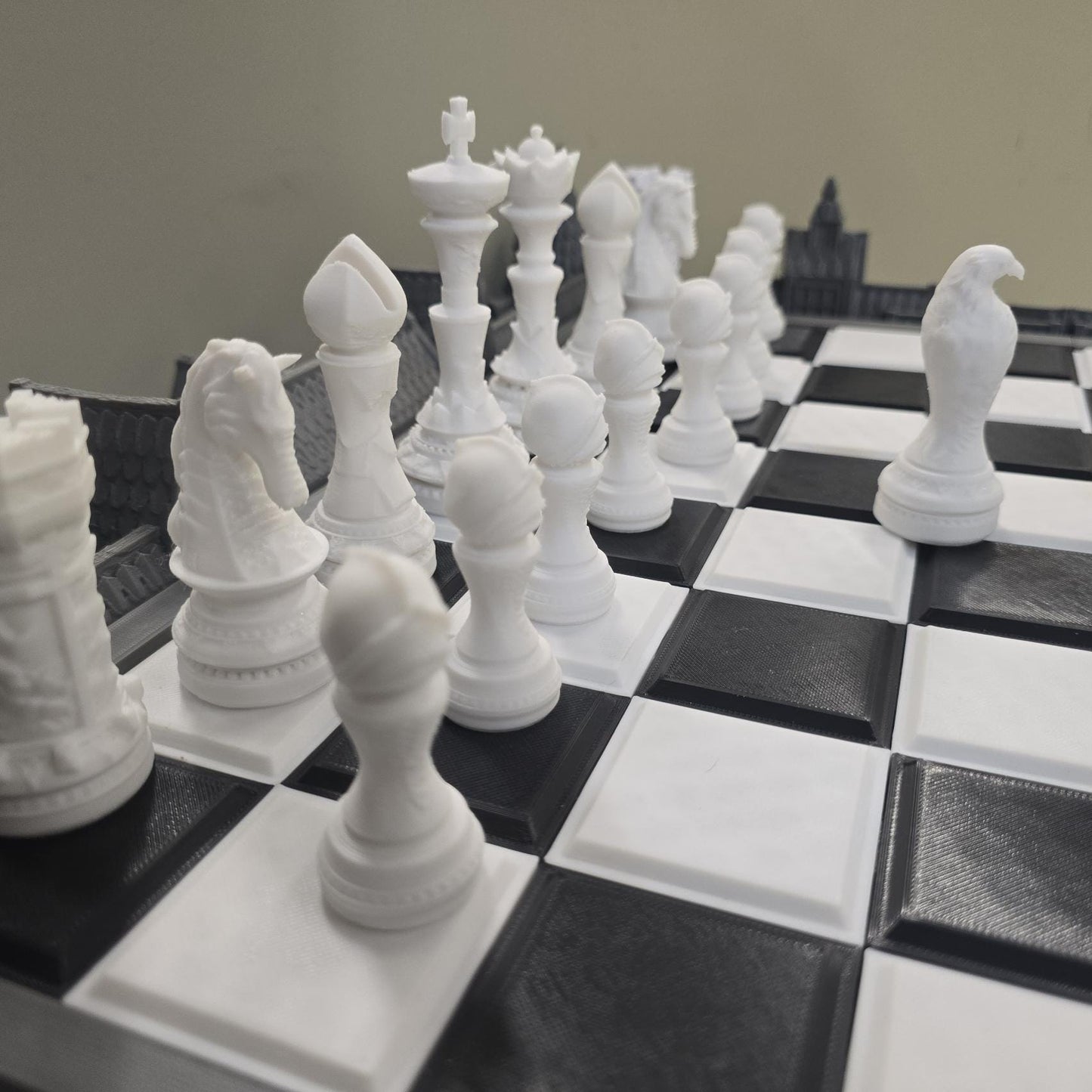 Royal Battle Board – 3D Printed Castle Chess Set with Snap-Fit Board & Special Raven Pieces