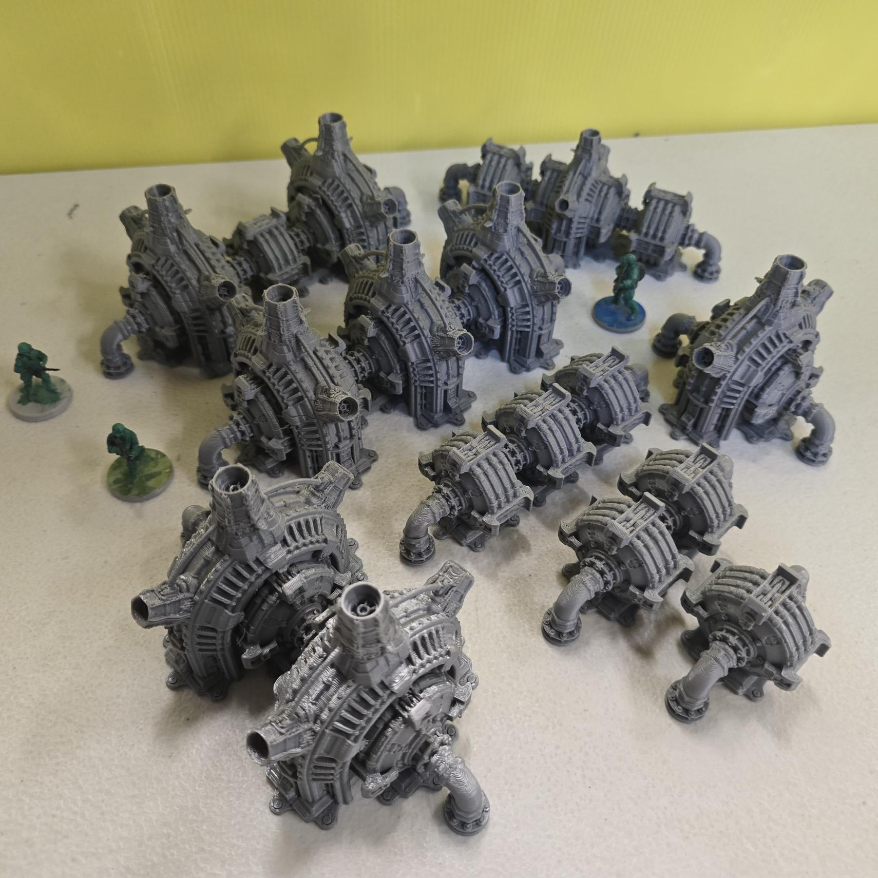 Grimdark power generator cells with ribbed housings, arched industrial frames, vent stacks, and curved pipe connections. Scaled for DnD / Pathfinder / wargaming. Miniatures and a D20 to show their footprint on a 1-inch grid. Several variants appear as single units and linked multi-cell arrays, giving the set the look of a dense industrial power system. Built as sci-fi scatter terrain, these generator cells bring heavy mechanical detail and battlefield atmosphere to any tabletop terrain layout.