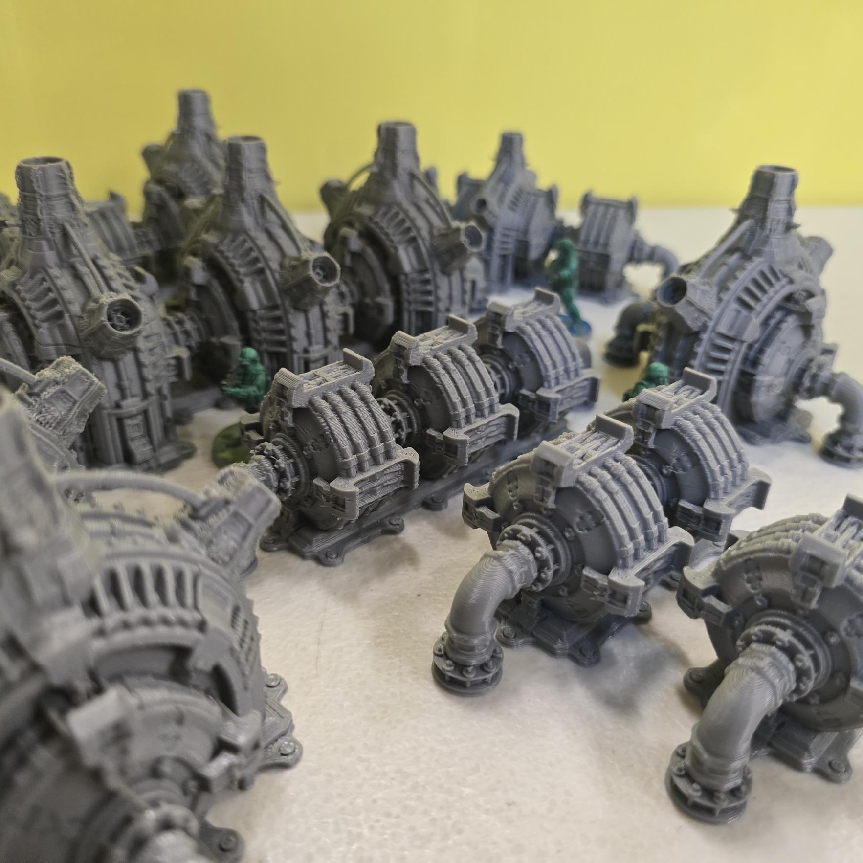 Grimdark power generator cells with ribbed housings, arched industrial frames, vent stacks, and curved pipe connections. Scaled for DnD / Pathfinder / wargaming. Miniatures and a D20 to show their footprint on a 1-inch grid. Several variants appear as single units and linked multi-cell arrays, giving the set the look of a dense industrial power system. Built as sci-fi scatter terrain, these generator cells bring heavy mechanical detail and battlefield atmosphere to any tabletop terrain layout.